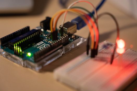 zapájanie elektronického obvodu na nepájivom poli